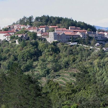 Hisa Posebne Sorte Kodreti Extérieur photo