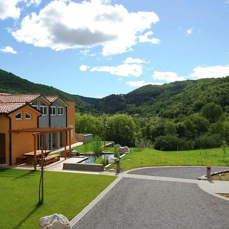 Hisa Posebne Sorte Kodreti Extérieur photo
