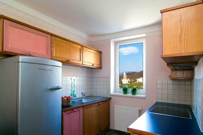 Hisa Posebne Sorte Kodreti Extérieur photo