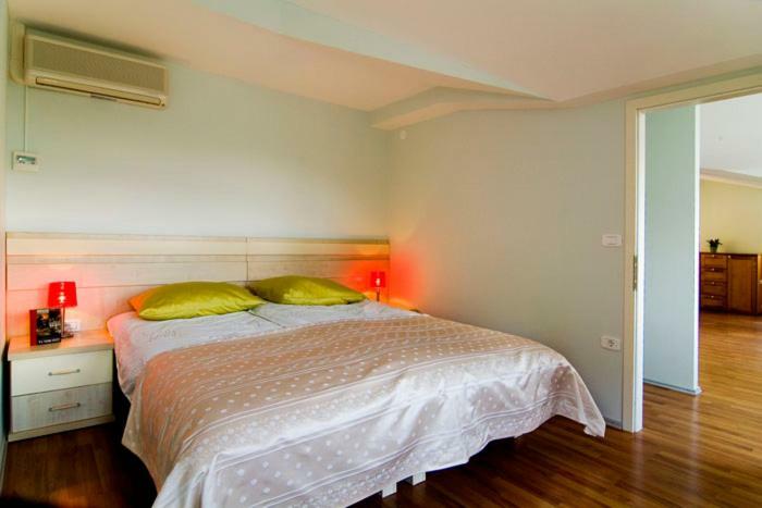 Hisa Posebne Sorte Kodreti Extérieur photo