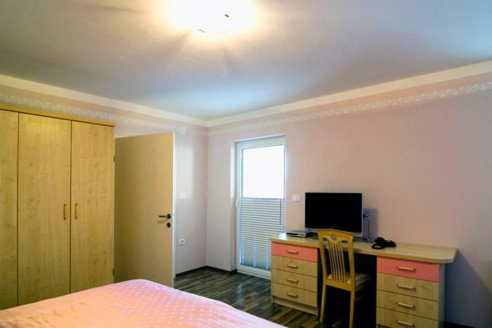 Hisa Posebne Sorte Kodreti Extérieur photo