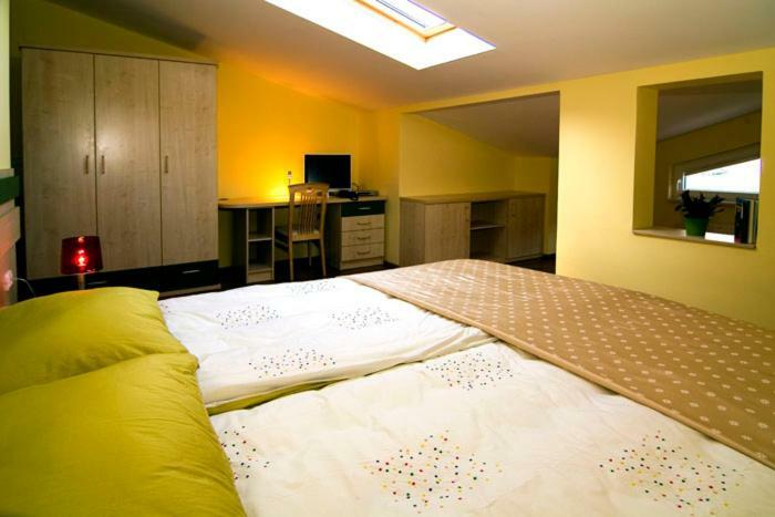 Hisa Posebne Sorte Kodreti Extérieur photo