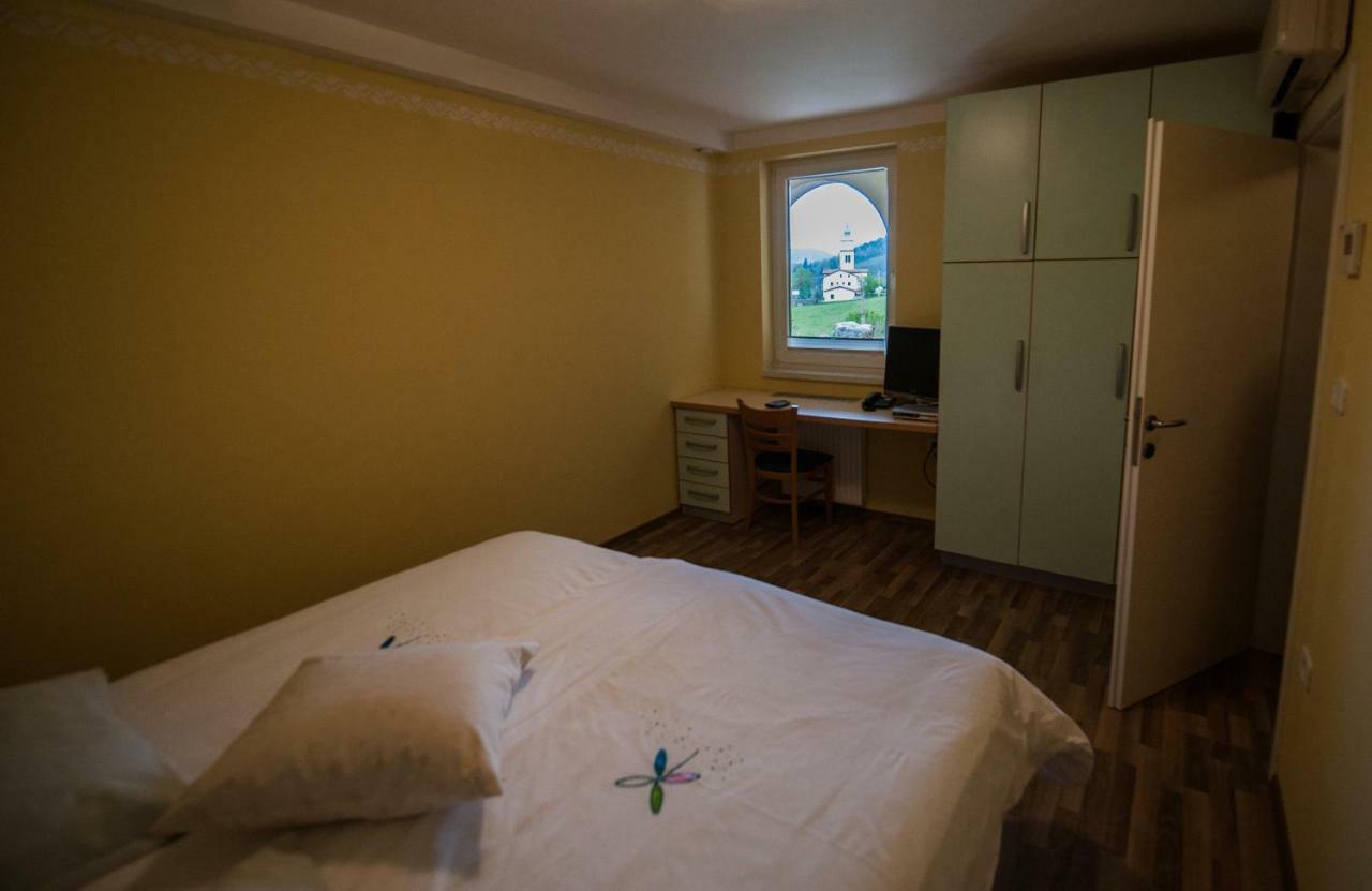 Hisa Posebne Sorte Kodreti Extérieur photo