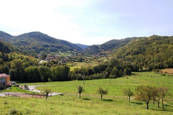 Hisa Posebne Sorte Kodreti Extérieur photo